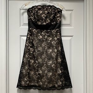 🎉HP🎉 🆕 WHBM Strapless Lace Dress Sz 0
